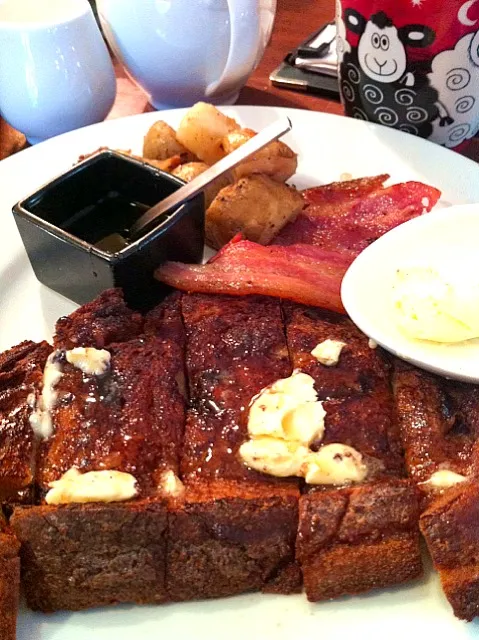 rasin bread french toast with housecured bacon|lauren shannonさん