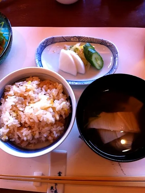 梅の花☆香の物、おこわと湯葉吸い|あやきちさん