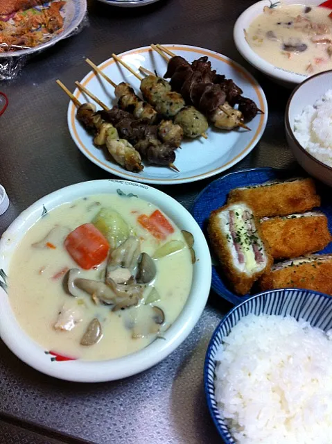 クリーミーシチュー、焼き鳥、チーズベーコンカツ|makioさん