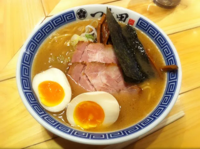 今日のお昼。むしょーにラーメン食べたくなってふらっと入ったけど、美味しかったなあー|木本一花さん