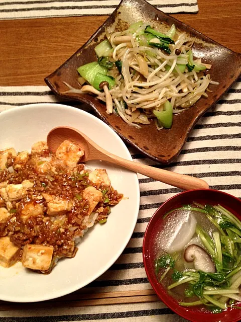 Snapdishの料理写真:麻婆豆腐丼、ザーサイと青梗菜ともやしとキノコの炒め物、カブとセリのスープ(生姜風味)！|hanakohaさん