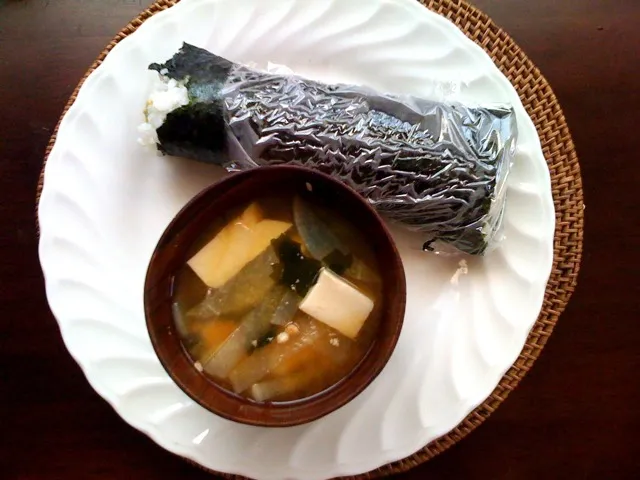 sushi roll and miso soup|Kirsten Adachiさん