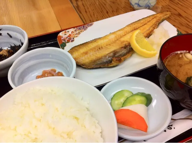 今日は和食な気分。ホッケの一夜干し定食(^｡^) お味噌汁から柑橘の香りがする！一工夫で凄くいい感じ！！|加嶋正洋さん