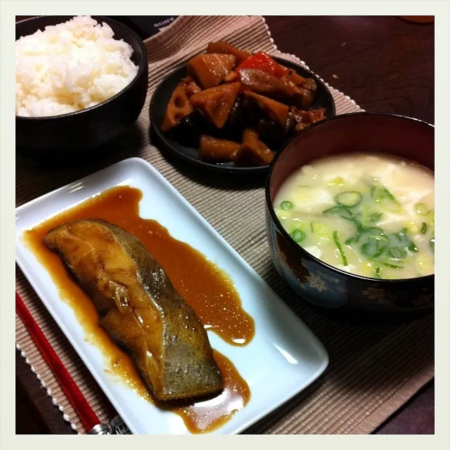 カレイの煮付けと筑前煮、蟹身と白菜と豆腐の白味噌|ゆかさん