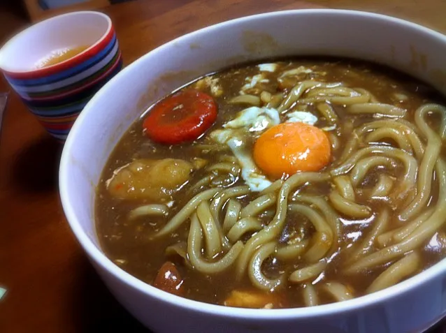 最後はカレーうどんにしたよ。見た目イマイチ味まあまあ。|hirotomoさん