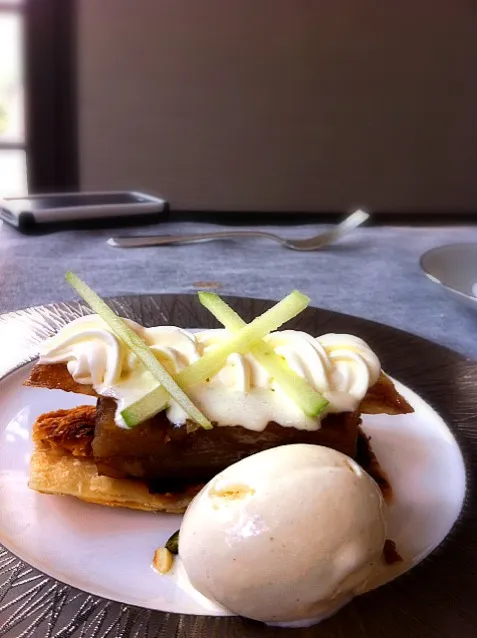 apple tart vanilla ice cream|willzさん