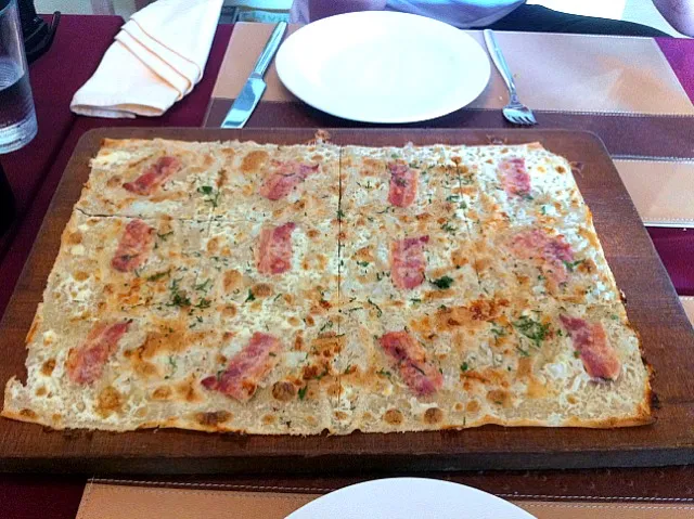 Traditional Alsace "Tarteframbe" with bacon toppings|Rhythmiqueさん