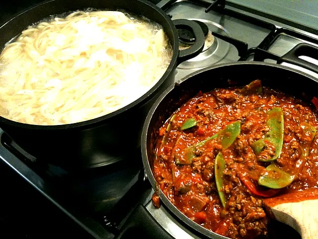 Snapdishの料理写真:spaghetti bolognese, pre serving|Annette Meltonさん