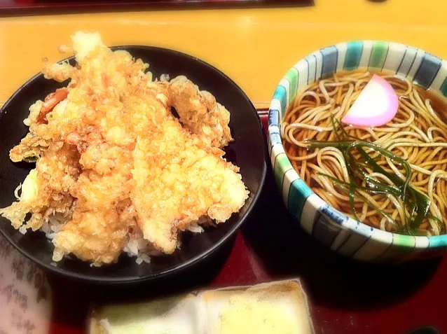 天丼と温かい蕎麦のセット|リフルシャッフルさん