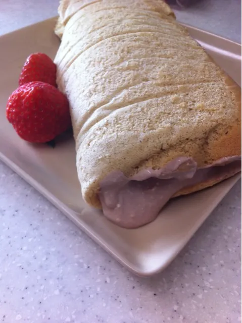 roll cake with cocoa chrrse sauce|yumiさん