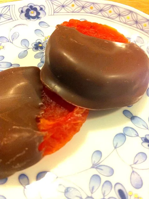 Snapdishの料理写真:Dried apricots chocolate|Lizさん