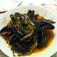 Snapdishの料理写真:Mussels in a Beer Broth infused with Bacon and Jalapeno|Colin Bowersさん