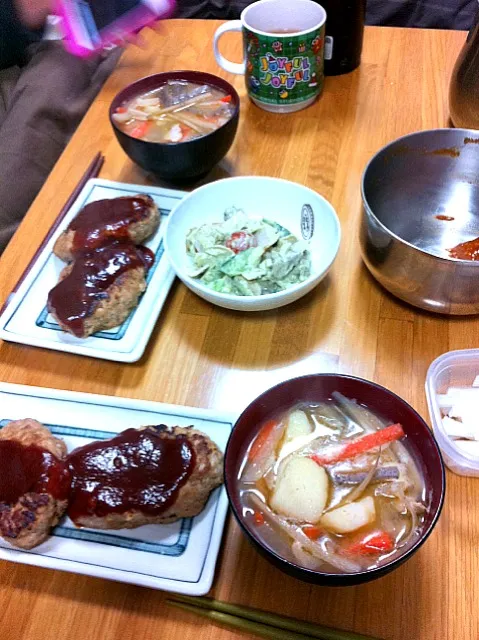 Snapdishの料理写真:【豆腐ハンバーグ、残りの豚汁、残りのサラダ笑】一昨日の夕飯。朝から仕込んでくれた豆腐バーグにシタヅツミ♡|eikoさん