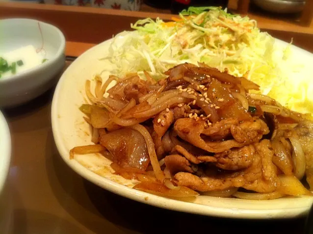 無難にしょうが焼き定食|hirotomoさん