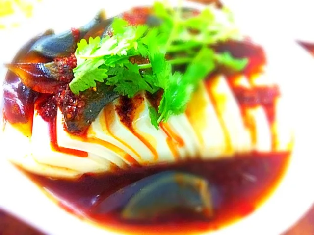 Chilled Spicy Tofu with Century Eggs|Suhailiさん