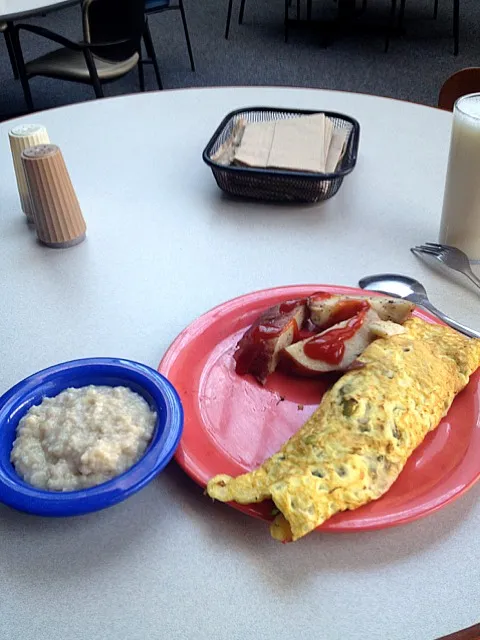 Omellete, oatmeal, and potatoes|Ryan Millerさん