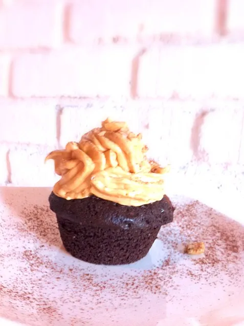 peanut butter choc cupcake|willzさん