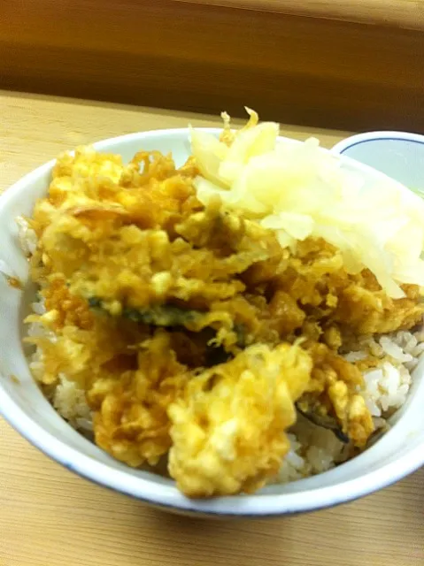 いもやで天丼550円|藤谷拓さん