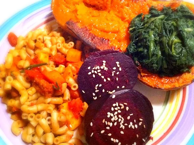 butternut squash with spinah, beets, and maccaroni|Gabiさん