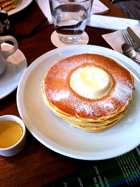 pancakes and acaia honey|lauren shannonさん