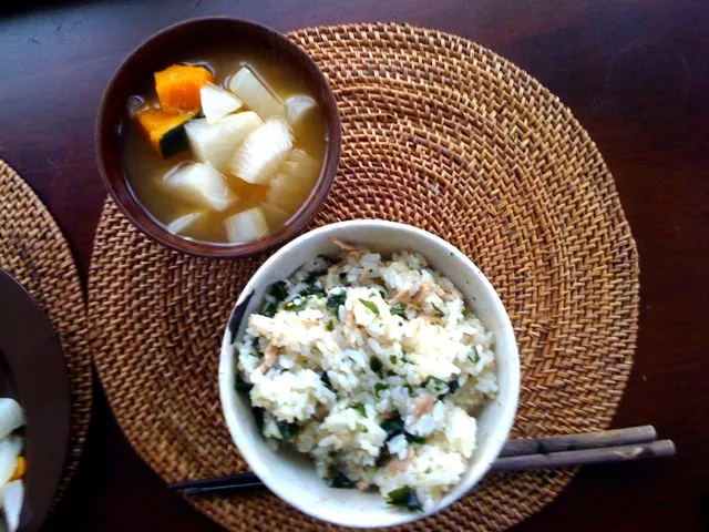 wakame and tuna sushi rice and miso soup with kabocha and turnip|Kirsten Adachiさん