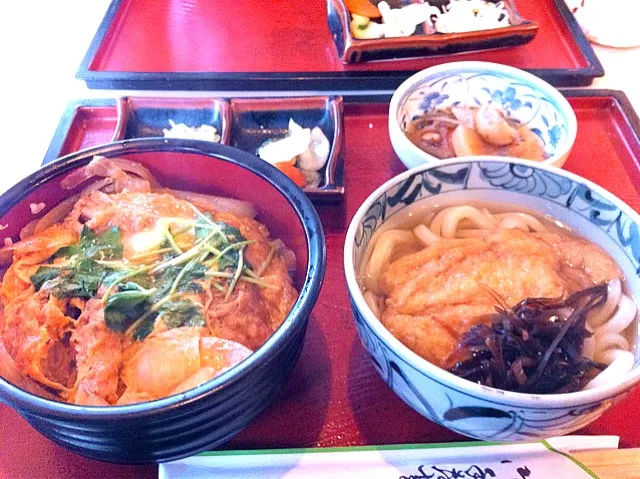 Snapdishの料理写真:カツ丼ときつねうどん|mikaさん