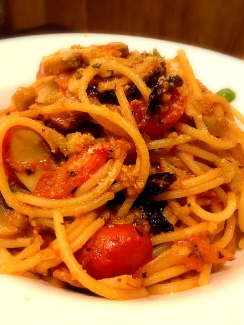 Snapdishの料理写真:Spaghetti w/ Bacon Sun-dried Tomato & Chili Oil|HowardYipさん