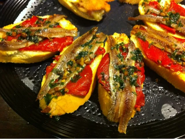 Snapdishの料理写真:Pintxo de pimientos con antxoa|txikita69さん