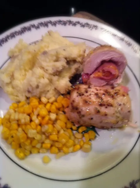 Snapdishの料理写真:Chicken Cordon Blue Plated Up|http://melissasmenu.wordpress.com/さん