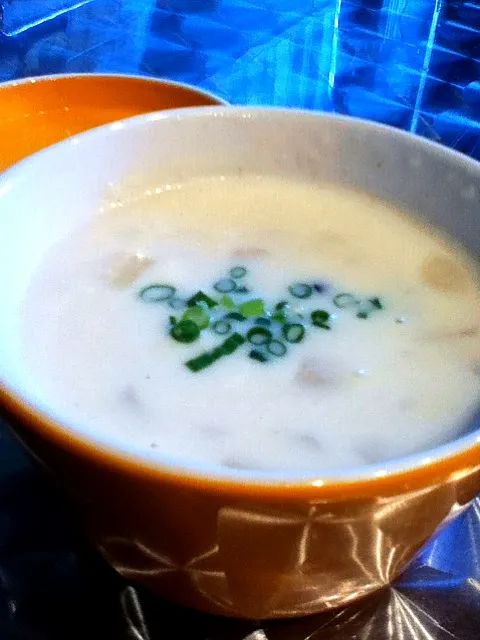 Snapdishの料理写真:Mushroom soup at Kobe Gavly Barger|Kincoさん