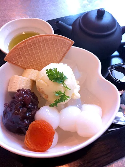 Snapdishの料理写真:白玉あんみつin cafe Tricolore|Kayo Anabukiさん