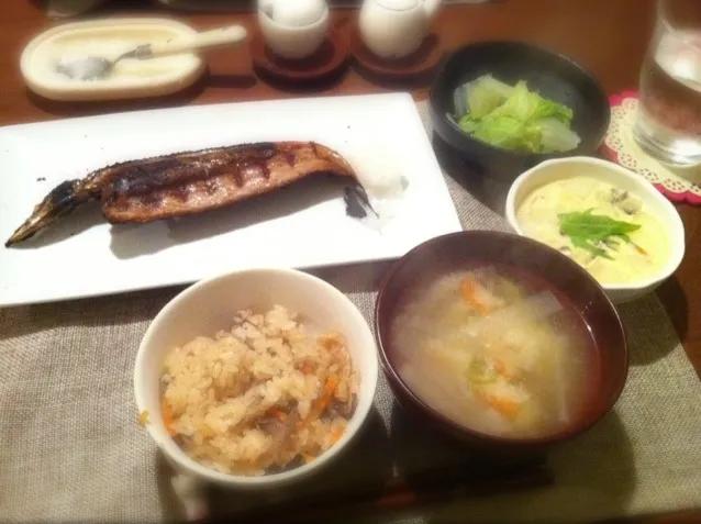 秋刀魚の開き、炊き込みご飯、茶わんむし、白菜のおひたし|aichiさん