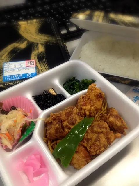 久しぶりに日信のお弁当。日替りはざんぎで420円（＾∇＾）|しーさん