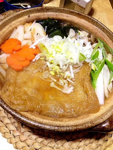 きつねうどん 土鍋仕立て|かおらいさん