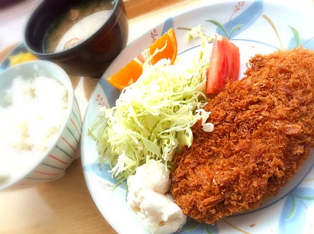 本日のランチ。メンチカツ定食(480円)|JTKさん