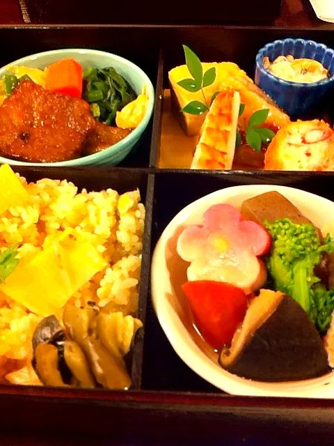 竹の子御飯と ざくろの和食弁当|塩豚骨さん