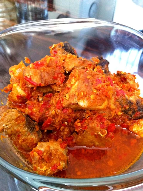 Tuna goreng sambal pedas (Spicy fried tuna)|Nathalie Straversさん