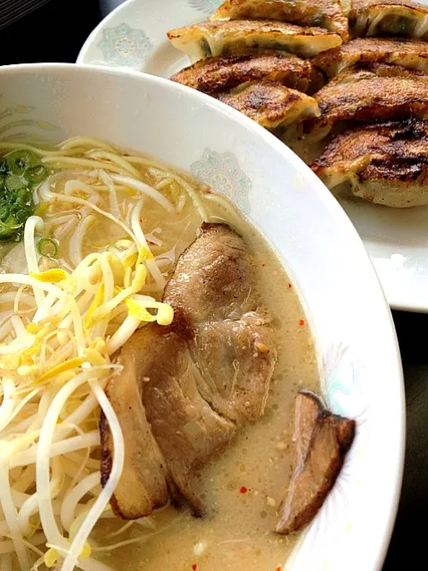 味噌ラーメン、焼きギョウザ|Shinsuke Nakanishiさん