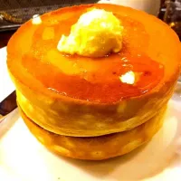 Snapdishの料理写真:スフレパンケーキダブル+ソフトクリーム|篠原 恵介さん