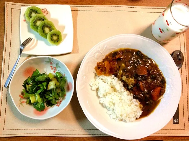 晩ご飯。カレーライス、セロリのマリネ、キウイ。|himaさん