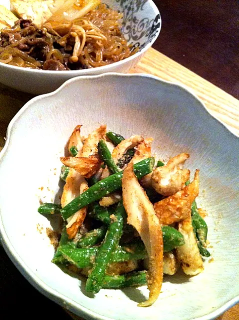 メインは奥のすき焼きだけど、副菜の竹輪とインゲンの胡麻和えが美味しかった♪|sakakuraさん