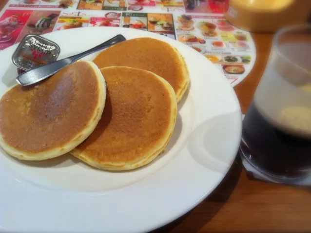 ホリデーメニューから、プレーンパンケーキセット|大石さん