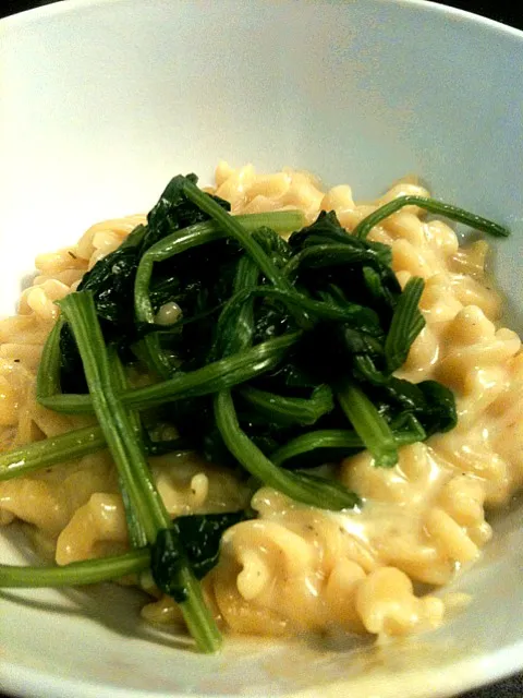 Snapdishの料理写真:spinach & pasta w/ garlic #food #dinner|Annette Meltonさん