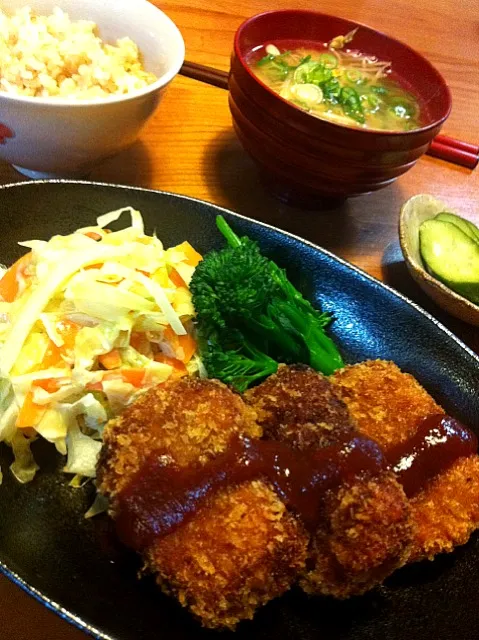 Snapdishの料理写真:肉はなくとも、肉じゃがコロッケ！おはよーございます。そうです、肉じゃがの残り汁で作ったのです。衣にも卵は使わないよ！|Suzuki Akikoさん