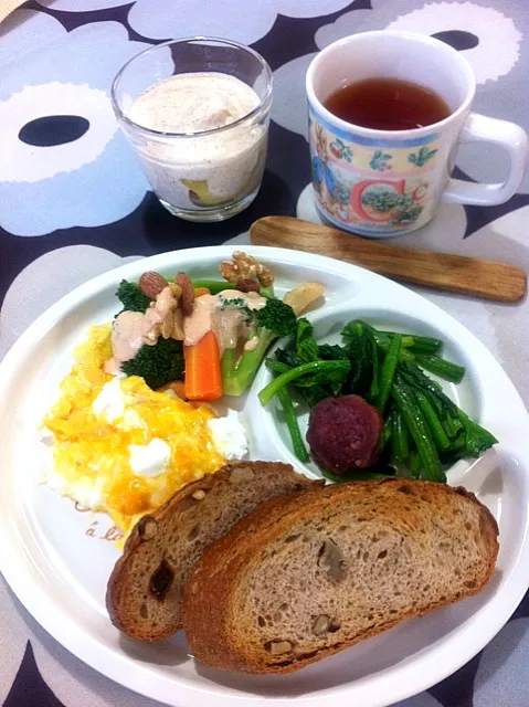 カッテージチーズオムレツとほうれん草ソテーの朝食|ケイさん