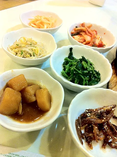 Snapdishの料理写真:korean sampler appetizer|jayare clarisseさん