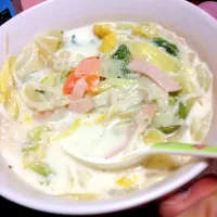 Snapdishの料理写真:白菜ベースで野菜ベーコンシチュー風スープ|chieさん