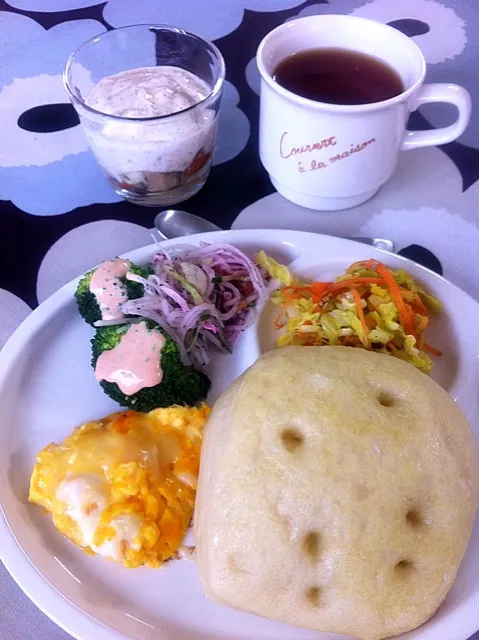 塩パンとキャベツソテーの朝食|ケイさん