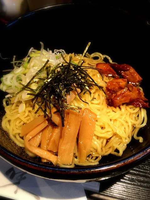 今日のランチに食べた「油そば」。大盛りで￥５５０は安い！|Kazuさん