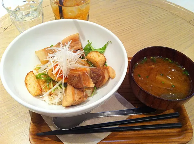 カフェの豚角煮丼|natsuさん